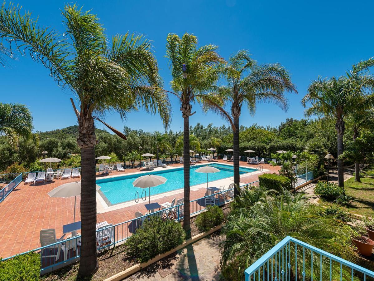 Mare Azzurro Aparthotel Cardedu Bagian luar foto