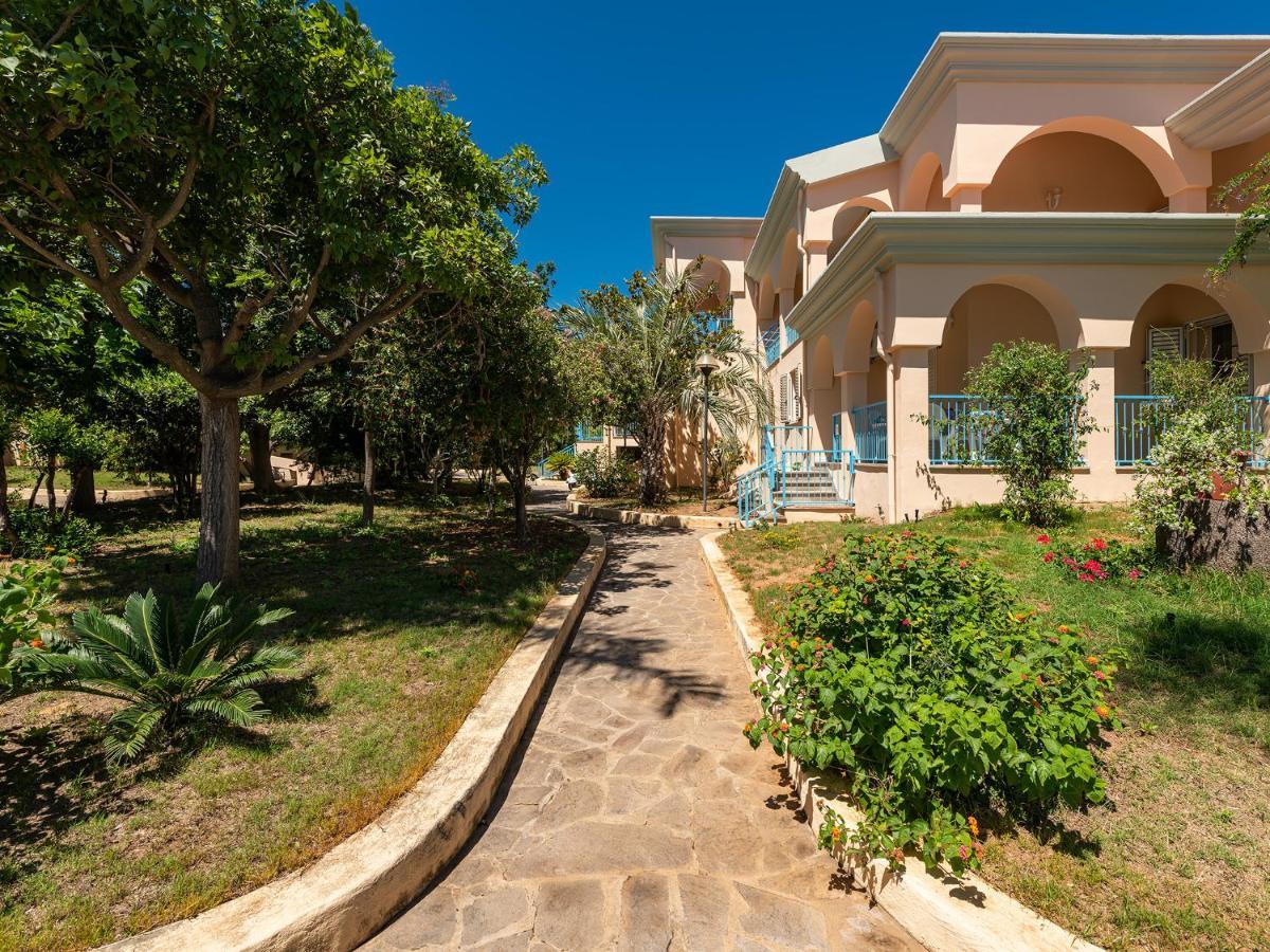 Mare Azzurro Aparthotel Cardedu Bagian luar foto