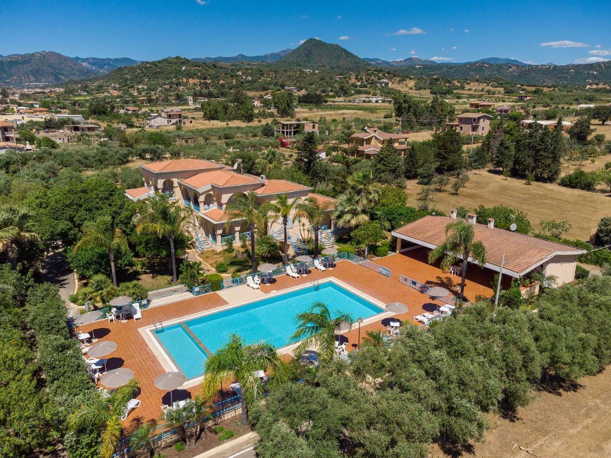 Mare Azzurro Aparthotel Cardedu Bagian luar foto